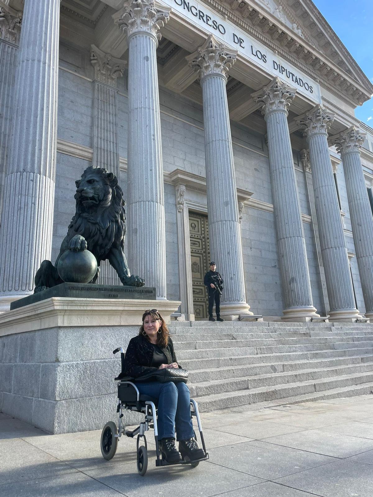 Roselina Fernández, en el Congreso cuando se aprobó la Ley ELA, en octubre de 2024
