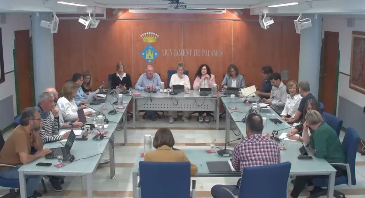 El ple de Palamós durant la intervenció de la síndica.