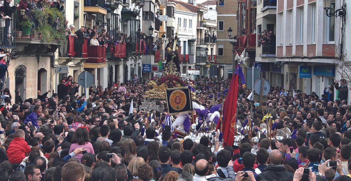 El paso 'redoblao', uno de los momentos más especiales del Viernes Santo con el que se inicia la subida al Calvario de Nuestro Padre Jesús Nazareno.