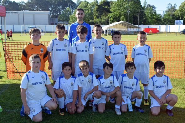 Un momento del torneo de fútbol base celebrado en Valga, que reunió a 1.200 espectadores.