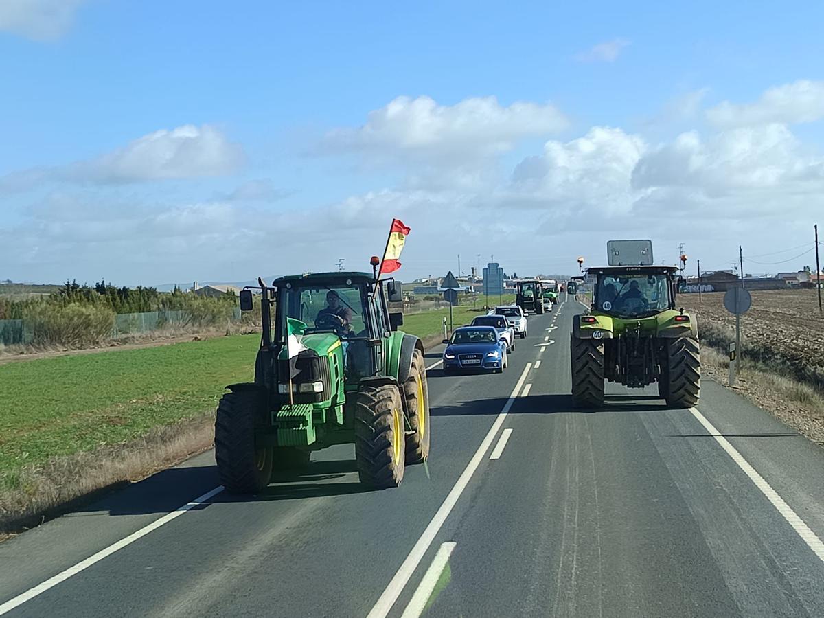 Dos tractores se cruzan en una de las protestas.