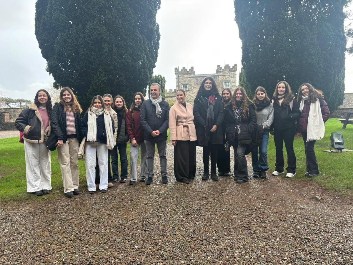 Prohens y Vera visitan a los alumnos becados en Irlanda