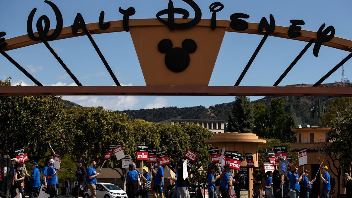 Disney, un centenari entre turbulències: de la guerra de l’‘streaming’ als drets de Mickey Mouse