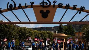 Disney, un centenari entre turbulències: de la guerra de l’‘streaming’ als drets de Mickey Mouse