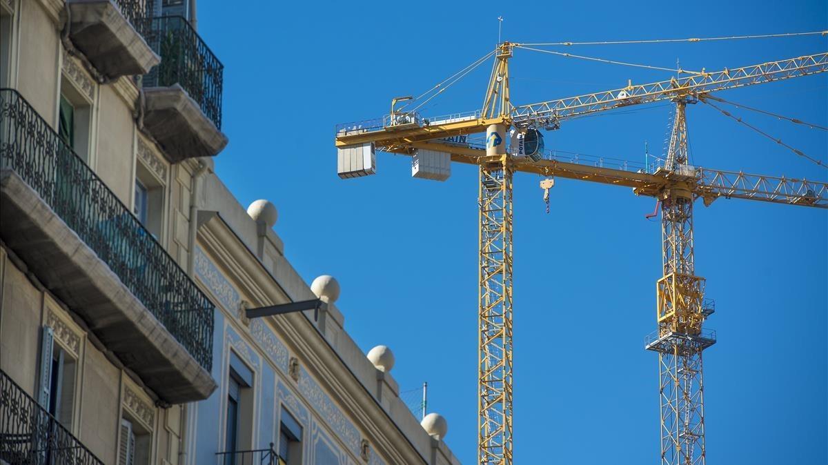 zentauroepp40851731 barcelona  07 11 2017 gruas en edificios en obras en el eixa180102114839