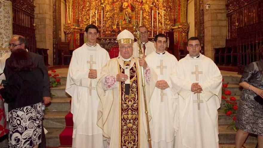 El arzobispo de Mérida-Badajoz será operado mañana para colocarle una prótesis de cadera