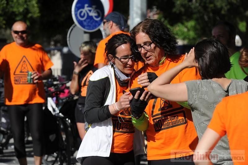 Protesta en bicicleta contra el fracking