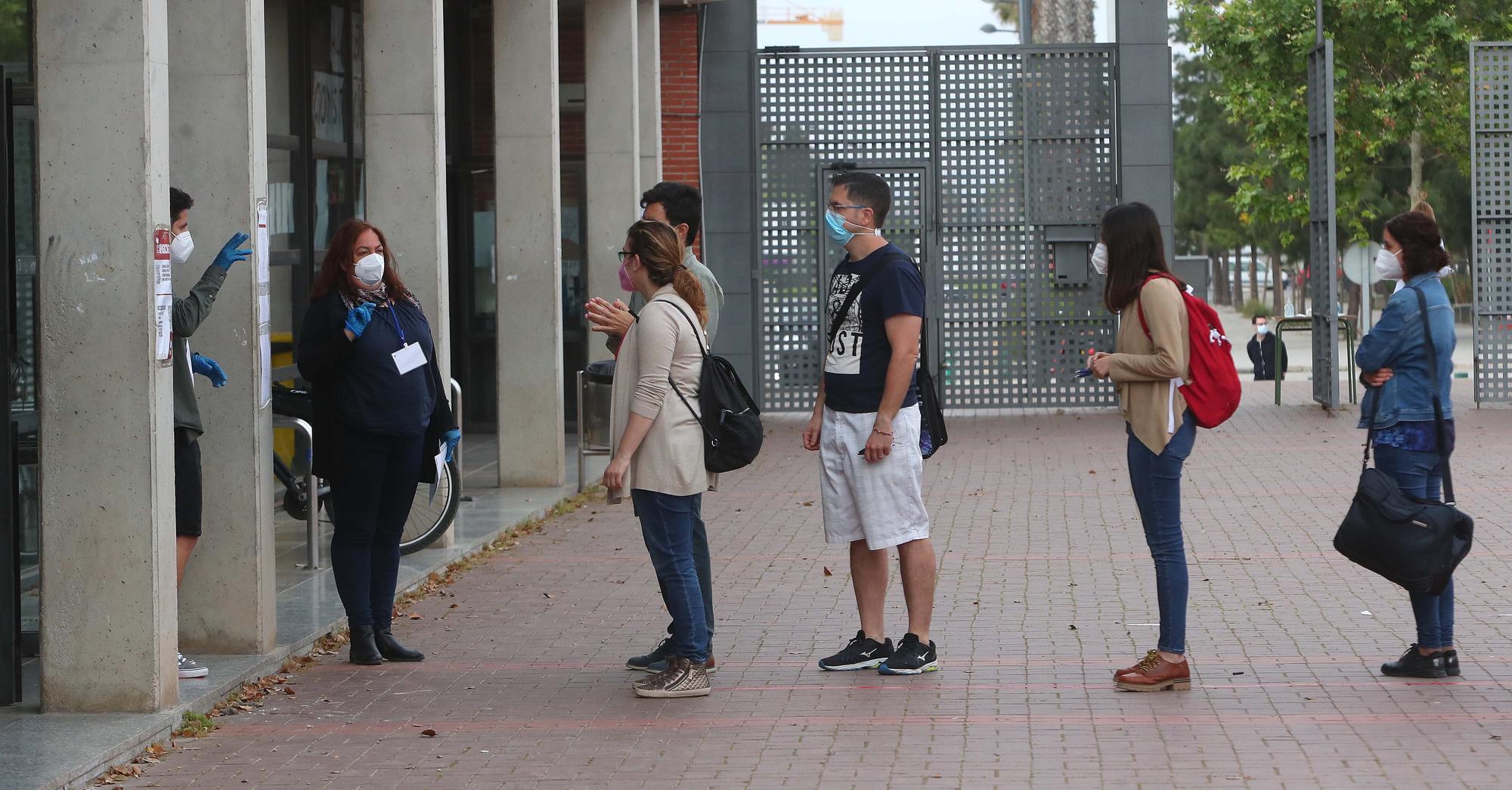 Así ha sido el examen de oposiciones a maestros de secundaria en el IES de Benicalap