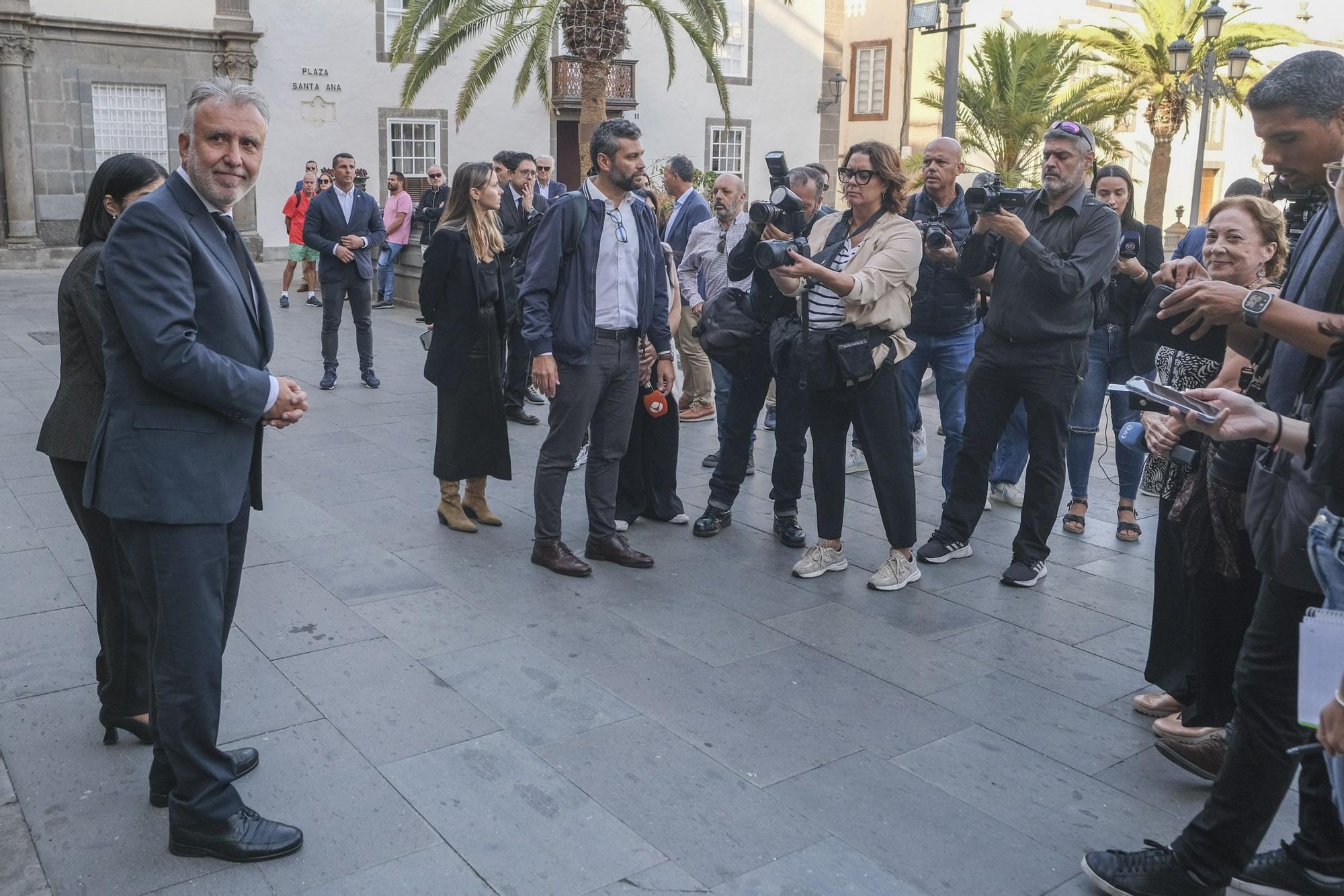 Salida de las Casas Consistoriales del féretro de Jerónimo Saavedra