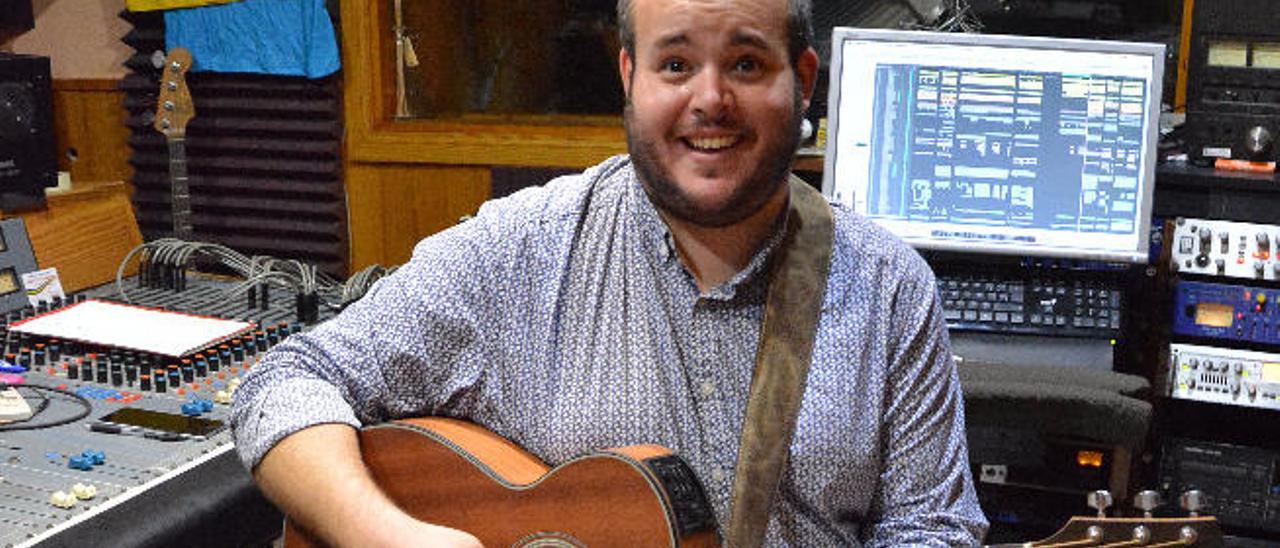 Rodríguez, ayer, en un estudio de grabación en La Herradura, Telde.