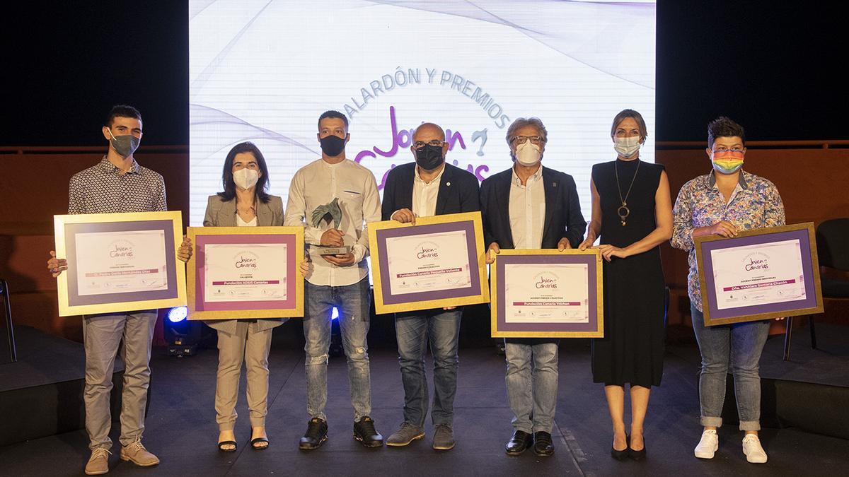 Los premiados con el Premio Joven Canarias, ayer, en El Hierro.