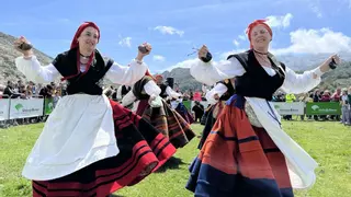 En la Vega de Enol la Fiesta del Pastor tira fuerte de la tradición
