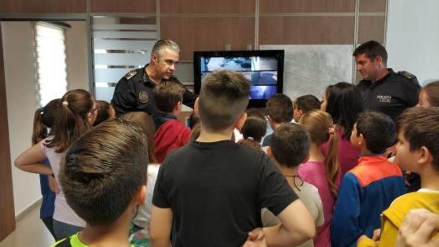 Los alumnos de Silla visitan las dependencias de la Policía Local