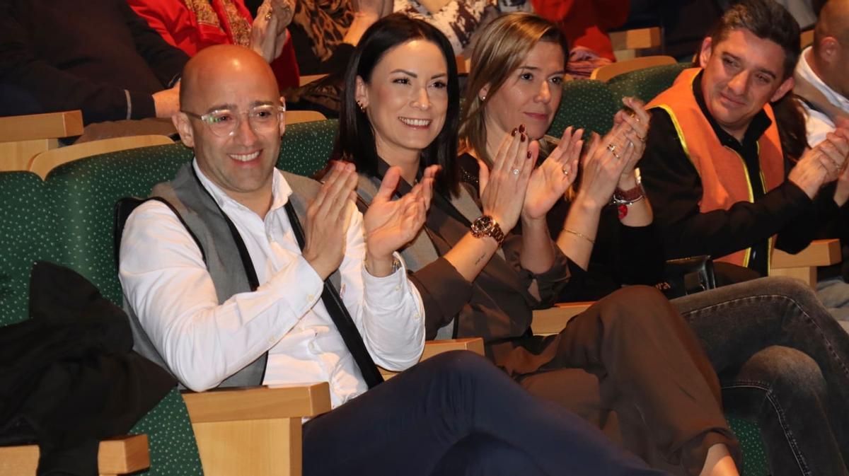 El capitan de 2026, Pascual Llario, y la Capitana, Monica Sanabre, en el Mig Any de Benigànim.