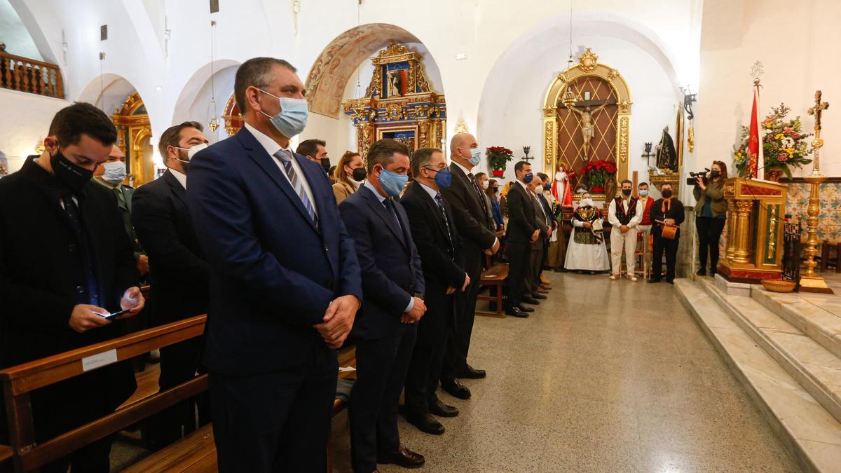 Un momento de la celebración religiosa en la iglesia de Sant Antoni.