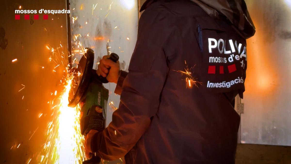 Les imatges dels catalitzadors robats i localitzats durant una investigació dels Mossos
