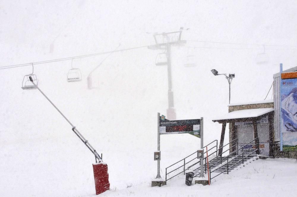 Las primeras nieves del otoño en Asturias