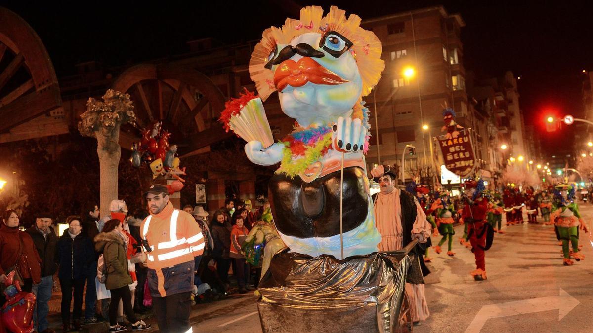 Desfile en Mieres.