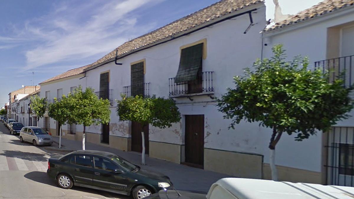 Una calle de la localidad de Puerto Serrano.