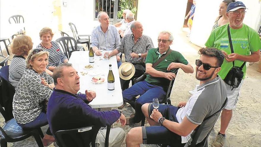 Les Useres se convierte en la gran capital del vino en una multitudinaria y consolidada feria