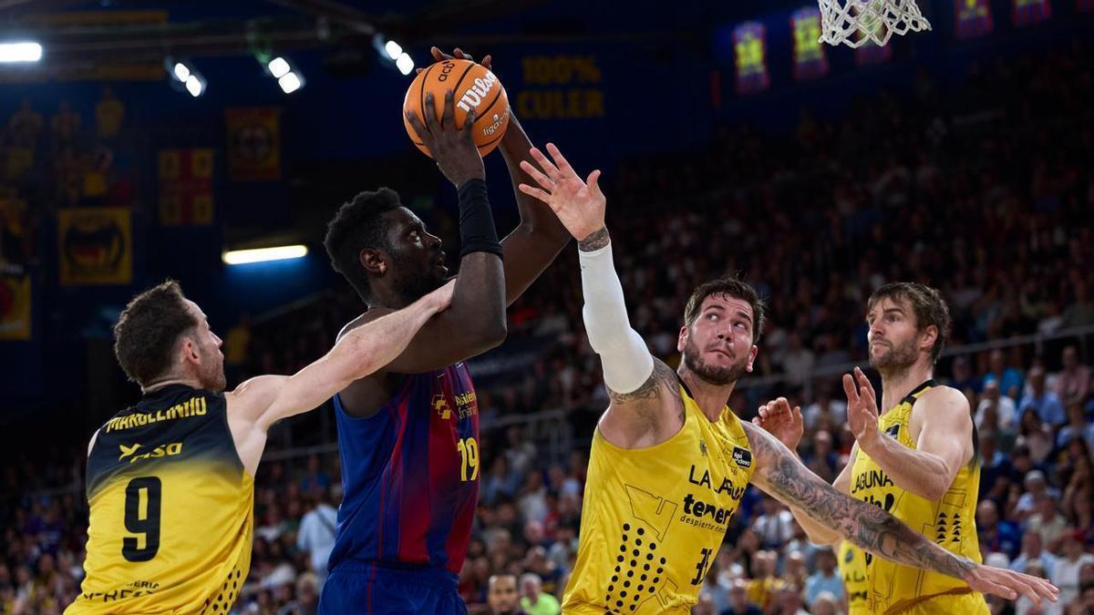 Fall, en el segundo partido de los playoffs