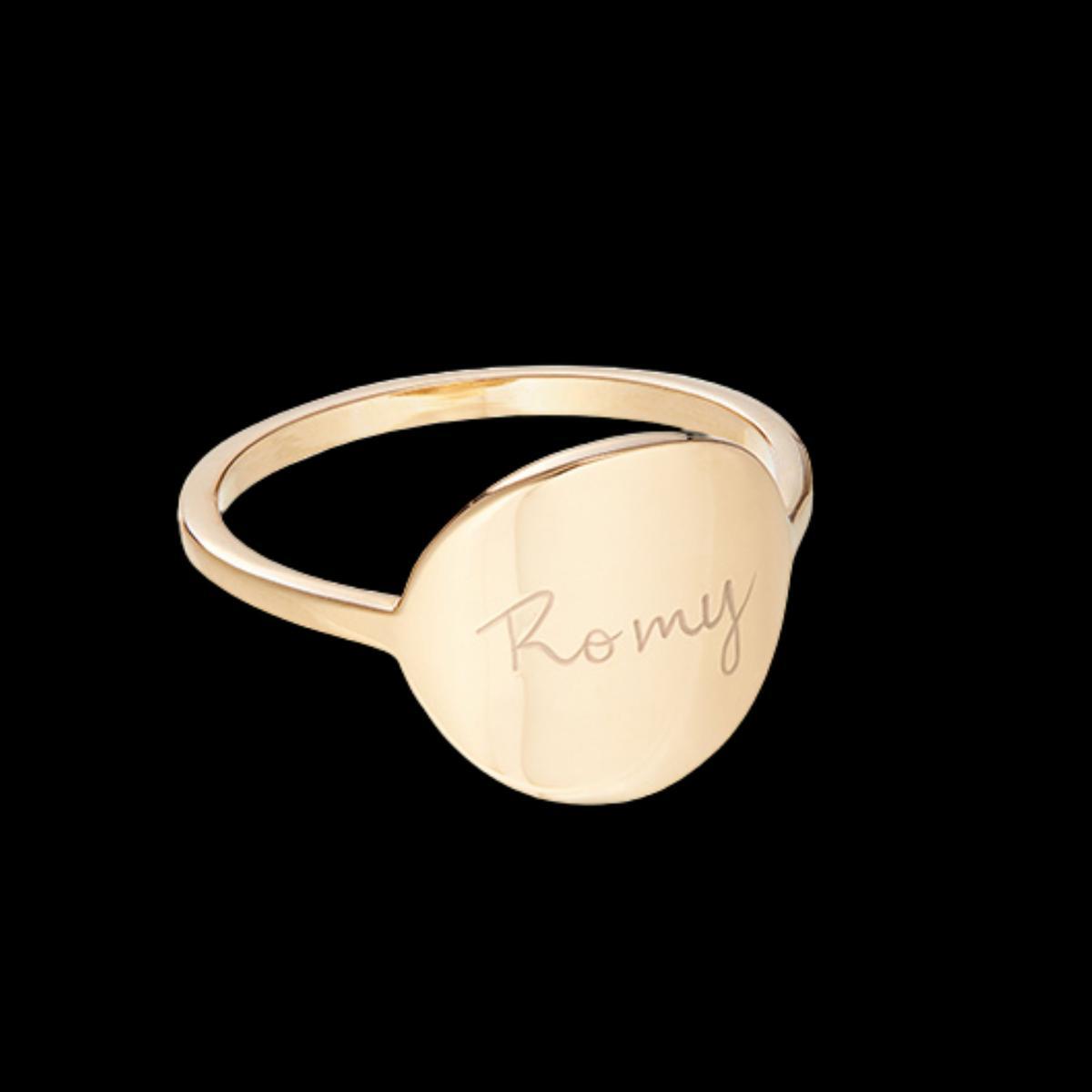 Anillo con sello personalizado, de Merci Maman (49 euros)