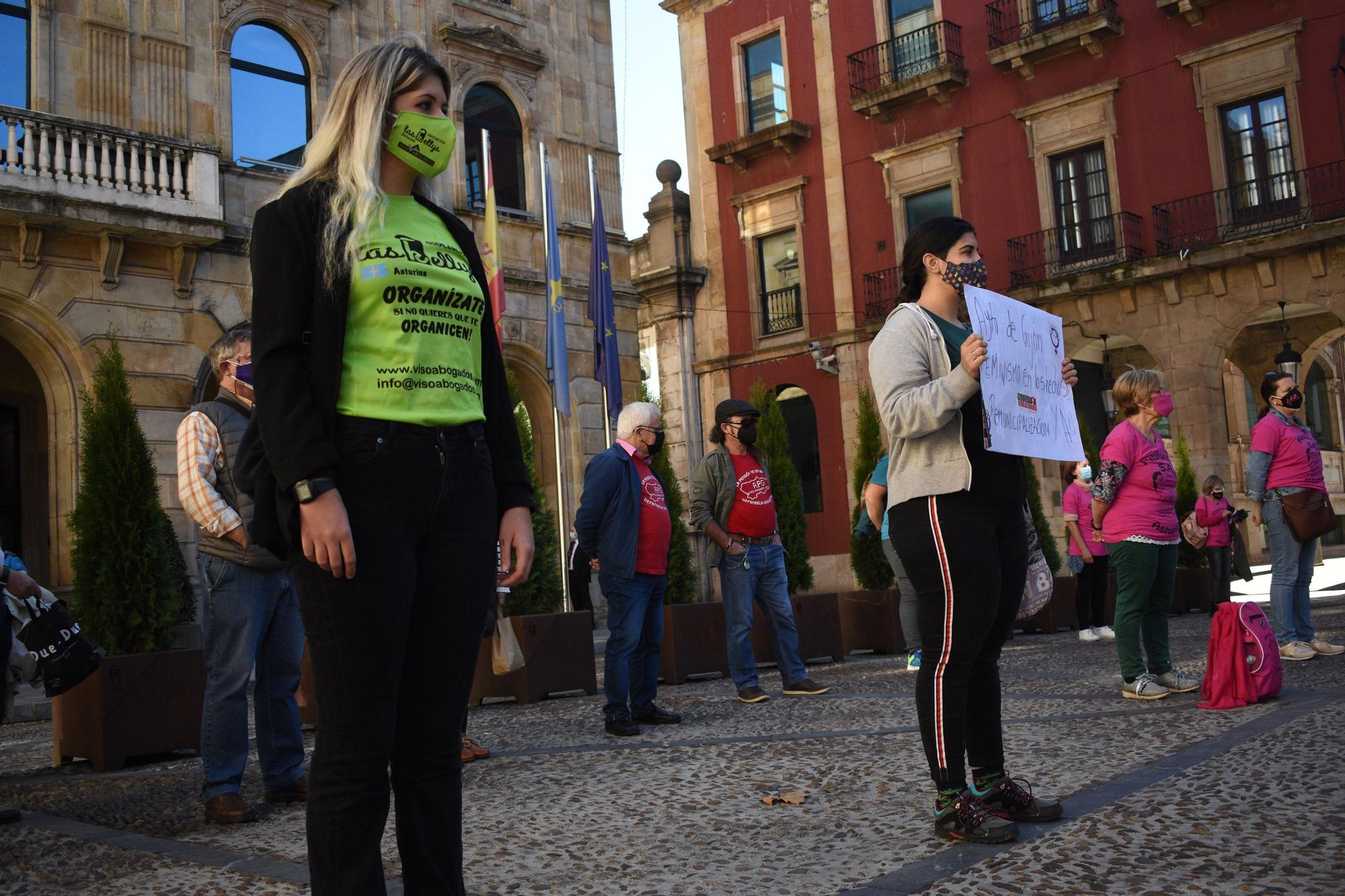 Manifestación de trabajadoras de ayuda a domicilio en Gijón