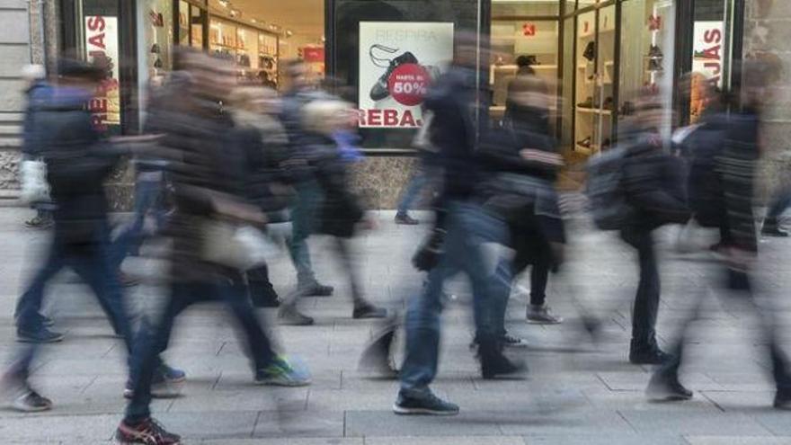 La confianza del consumidor cae tres décimas en mayo y encadena cinco meses de descensos