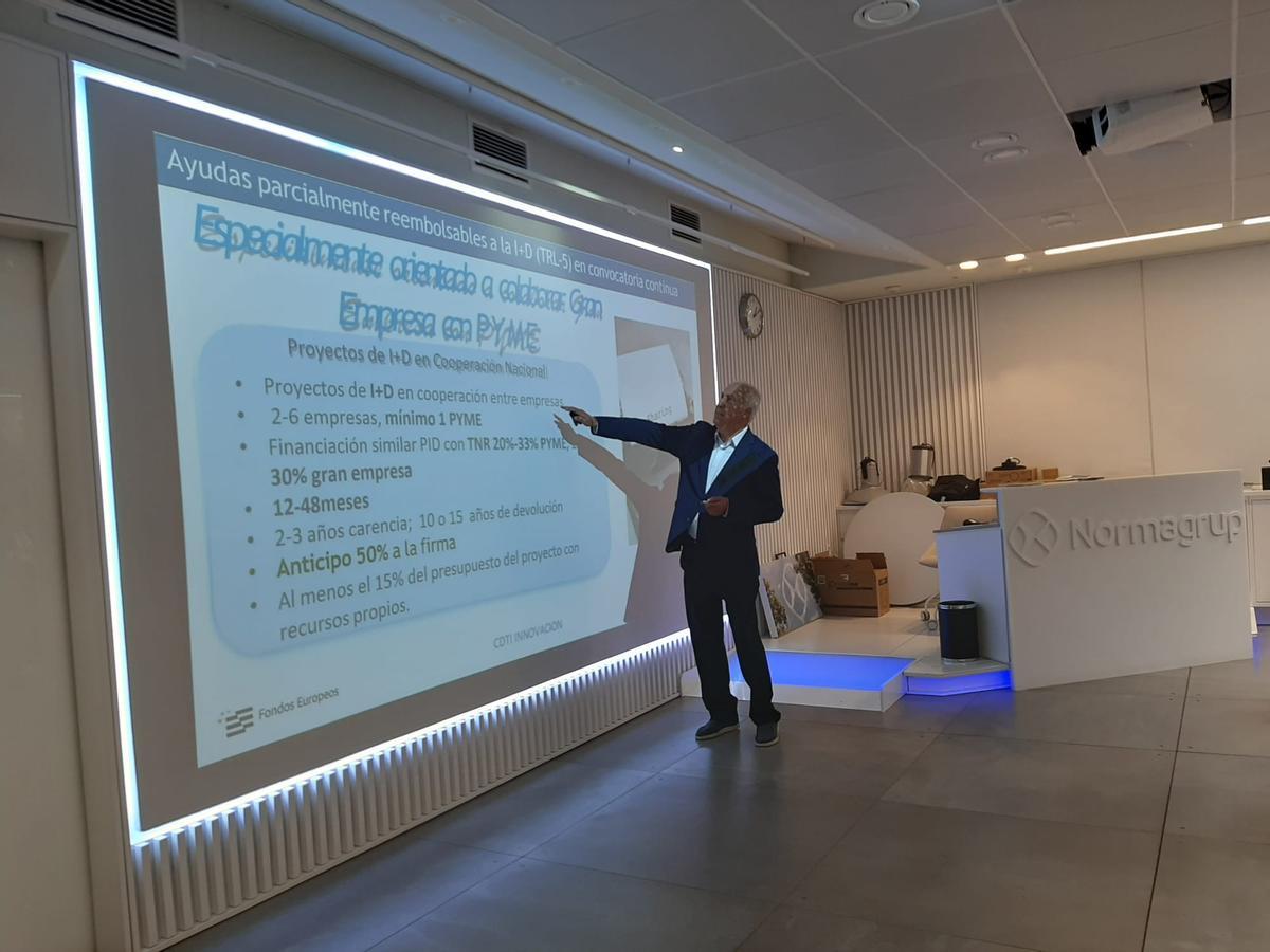 Emilio Iglesias, durante su ponencia