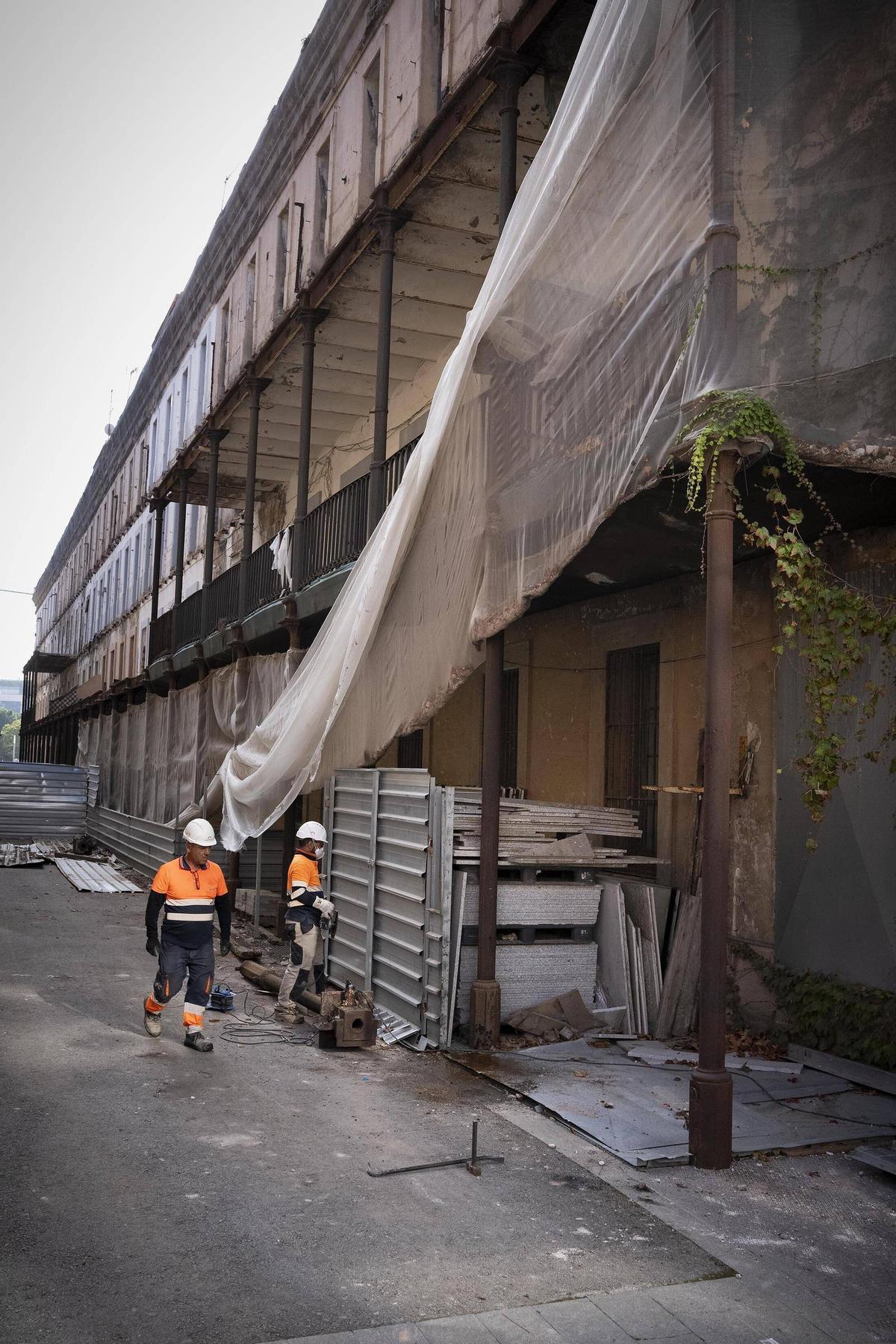 La UPF derriba las últimas casas de los militares de la Ciutadella para ampliar el campus