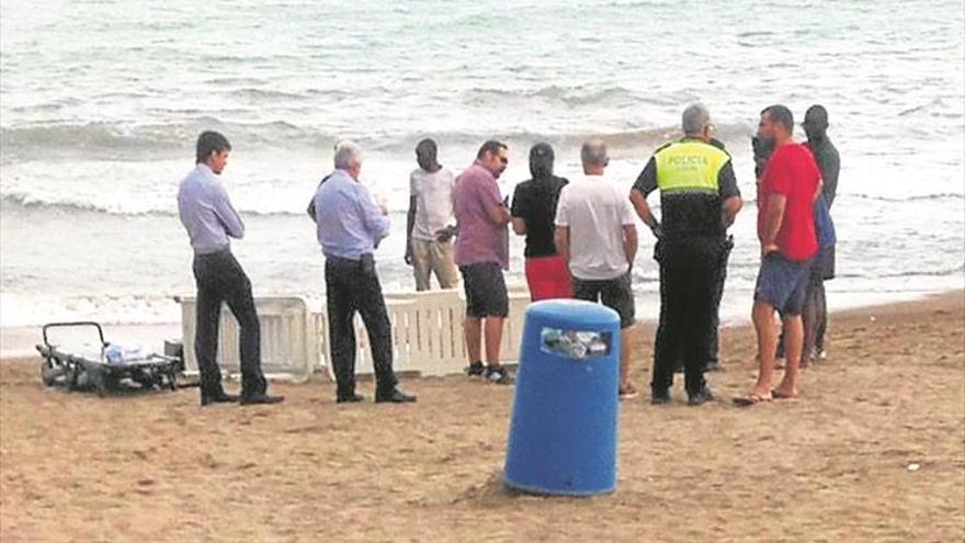 Un senegalés de 26 años fallece ahogado en la playa de Benicàssim