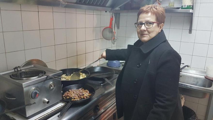 Maite Espinosa preparando sus migas