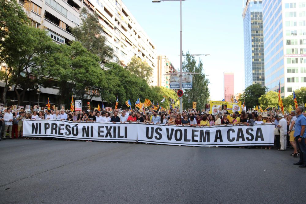 Manifestació a Barcelona per reclamar la llibertat dels polítics presos i a l'estranger