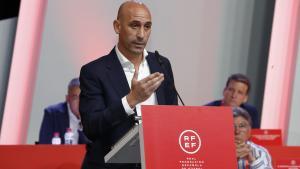 La fiscalia es querella contra Rubiales pel petó a Jenni Hermoso