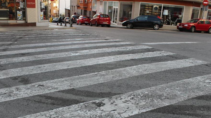 El pas de vianants entre el carrer de Lluís Millet i Gran Via, on s&#039;hi està treballant.