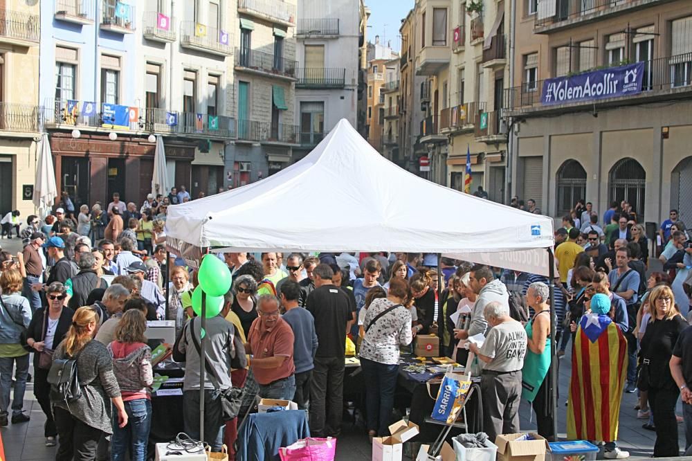 Penjada de cartells a Manresa pro referèndum