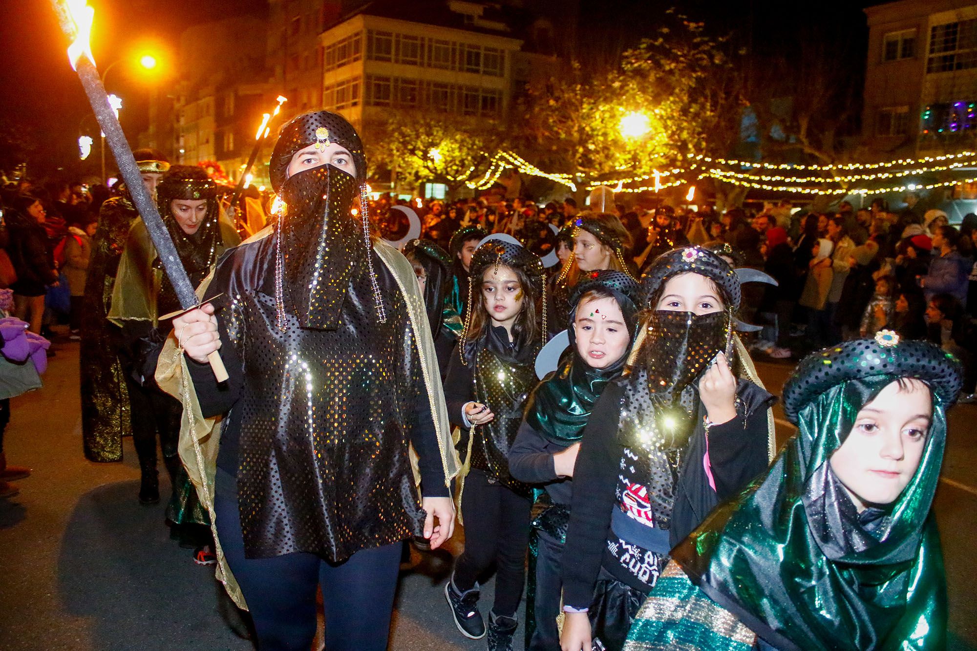 Vilagarcía brinda una multitudinaria bienvenida a los Reyes Magos