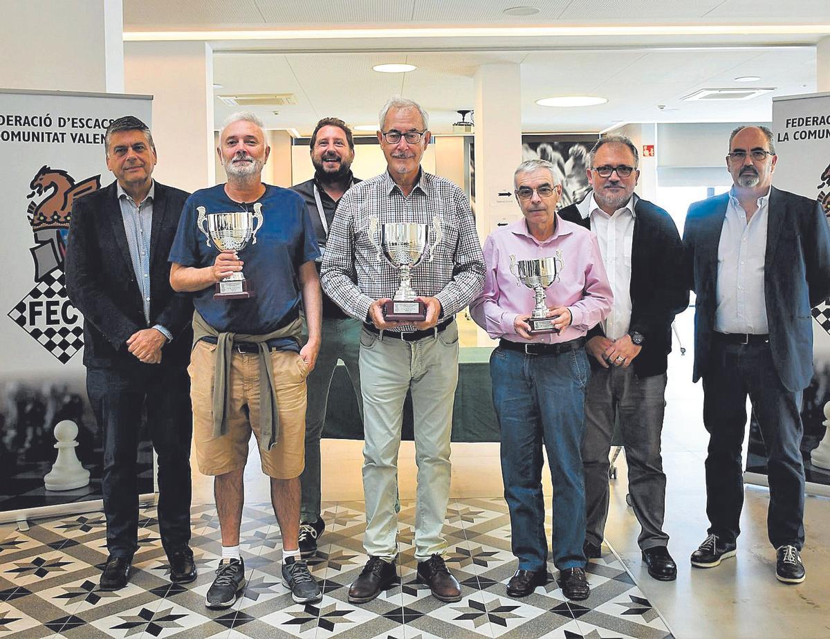 En más de 65 años (imagen superior) el campeón fue José Luis Fernández. Completaron el podio Marcos Lorenzo Durán y Juan Pomes Marcet.