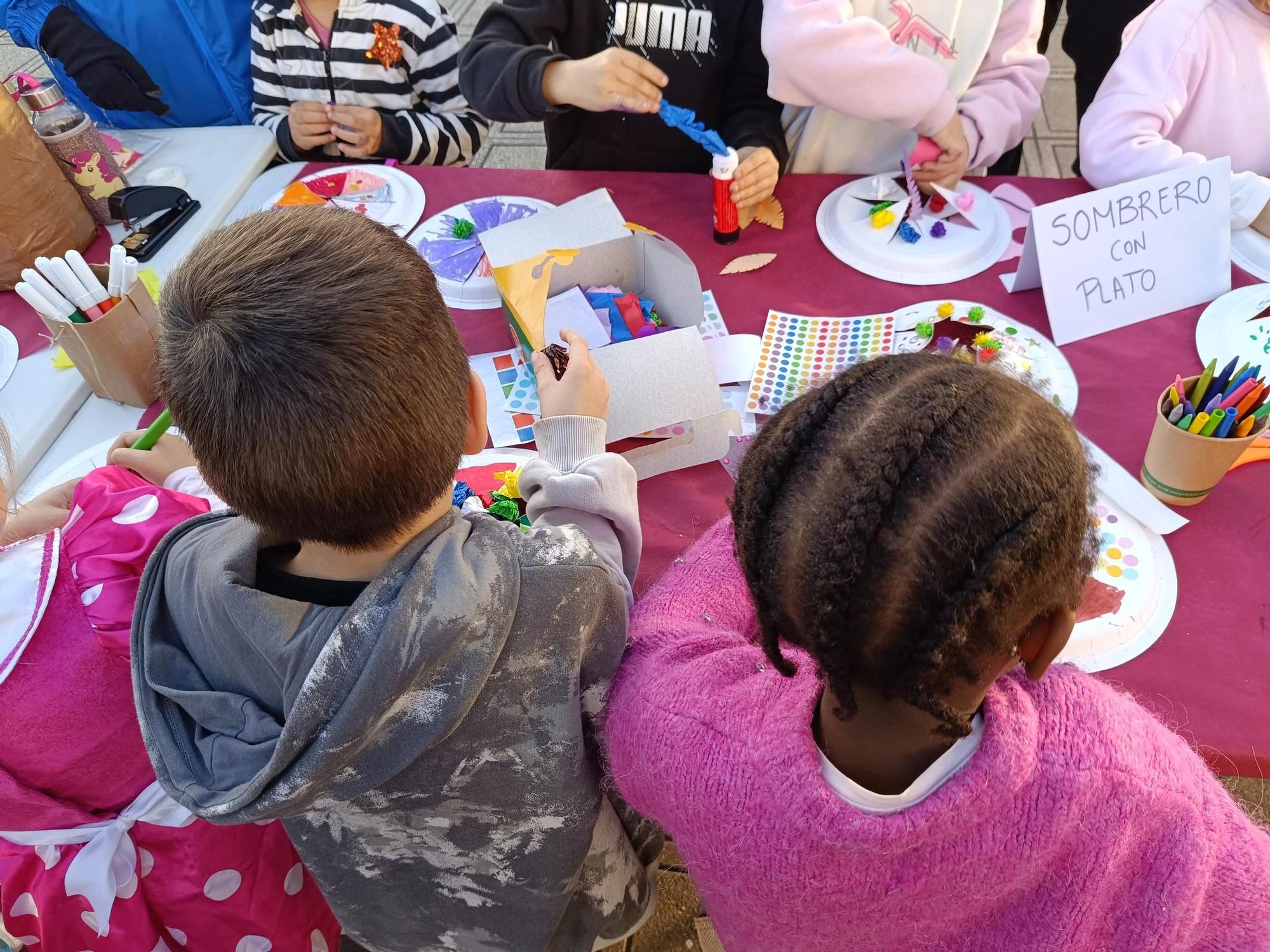 En imágenes: así son los talleres de carnaval de Llanera