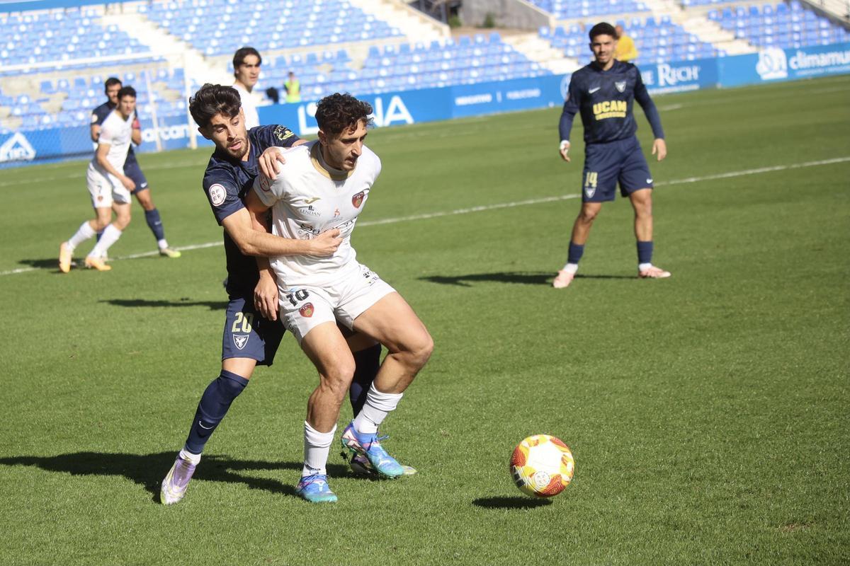 El UCAM Murcia CF contra el Puente Genil en fotos