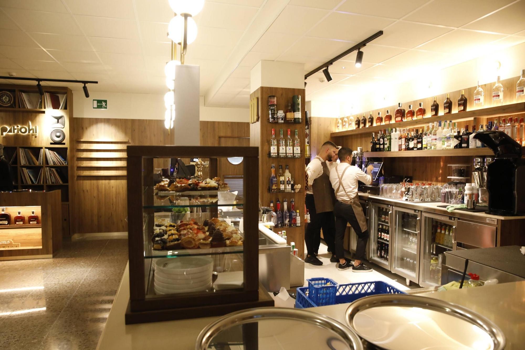 La cafetería de la Universidad Laboral de Gijón reabre sus puertas: así ha quedado (en imágenes)