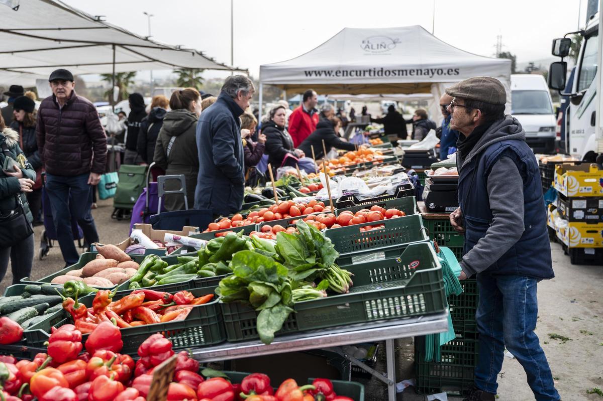 Los vendedores del mercado franco de Cáceres muestran su descontento ante la negativa municipal a celebrar dos jornadas extraordinarias Los vendedores del mercado franco de Cáceres muestran su descontento ante la negativa municipal a celebrar dos jornadas extraordinarias