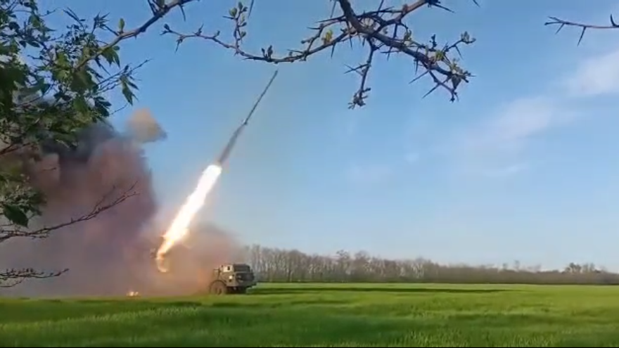 Lanzacohetes múltiple en el sur de Ucrania 4 Mayo 2022