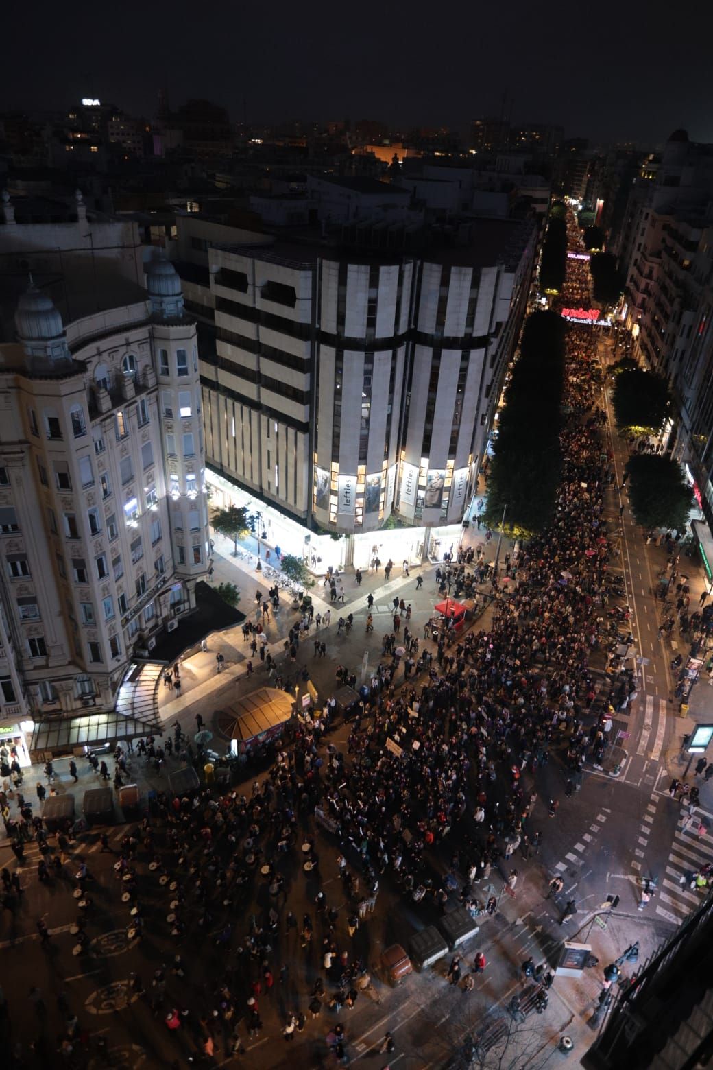La manifestación del 8M de la Coordinadora Feminista de València, en imágenes