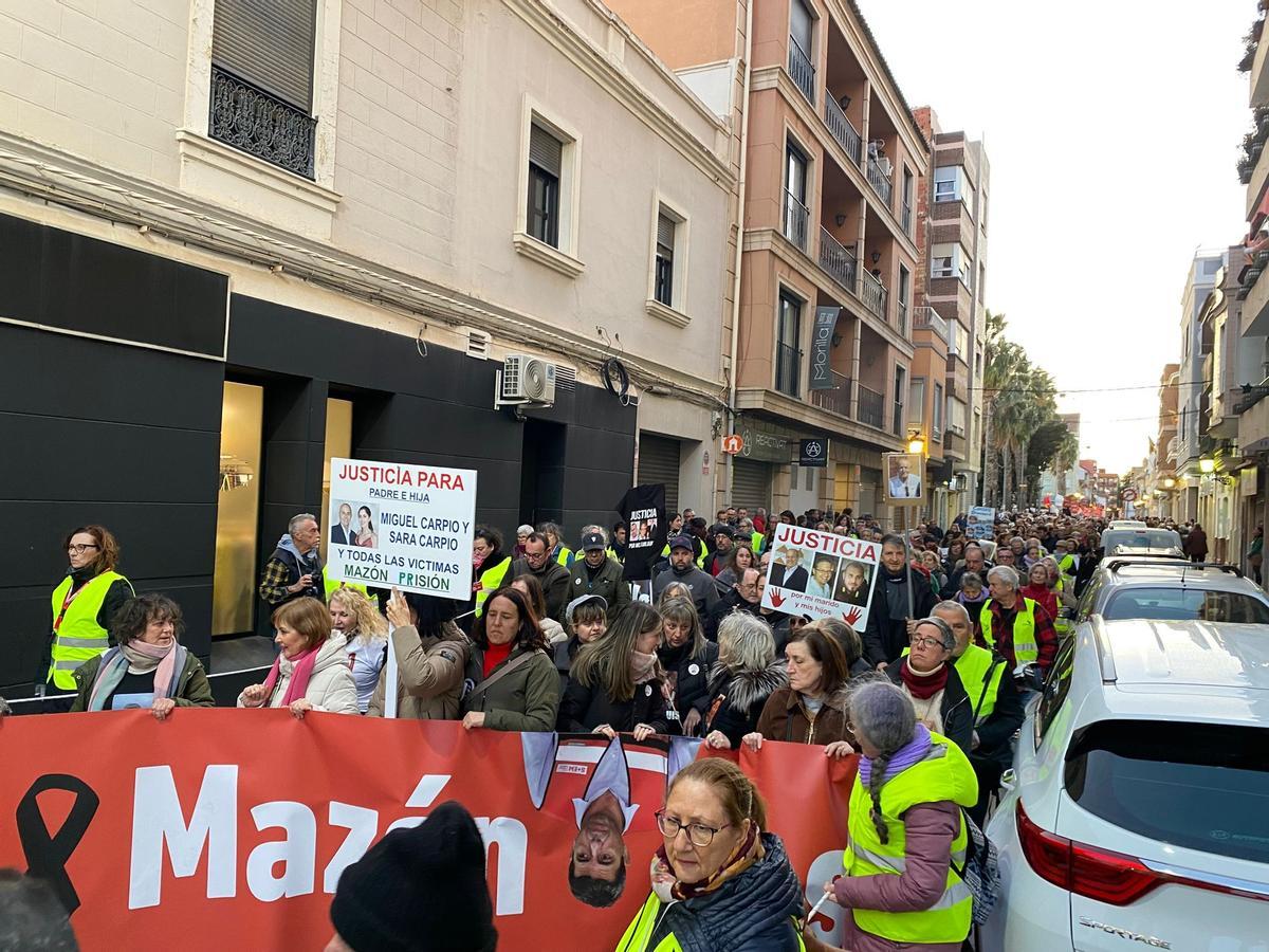 Cabecera de la manifestación por las calles de Benetússer
