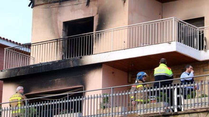 Imatge de la casa unifamiliar de Sant Boi de Llobregat on aquesta matinada del 19 de febrer de 2018 s&#039;ha produït un incendi