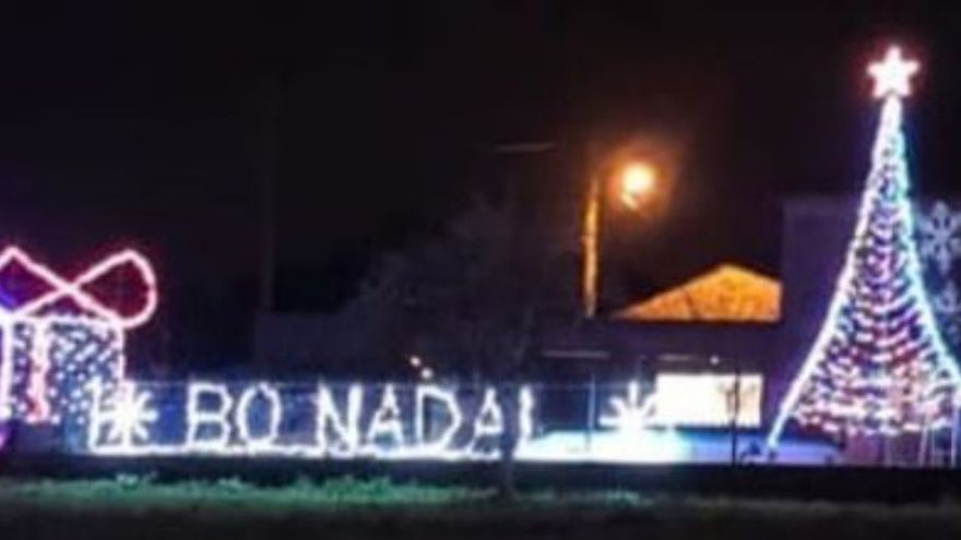 Una aldea coruñesa 'compite' con Vigo en luces de Navidad