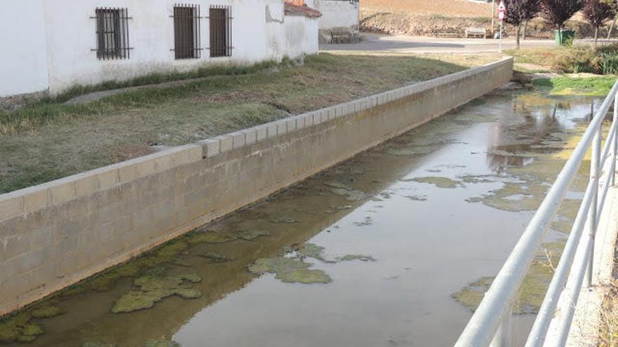 Muro reconstruido en La Hiniesta.