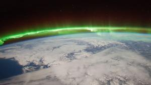 Las perturbaciones que llegan a la ionosfera de la Tierra, donde ocurren las auroras, pueden revelar explosiones, terremotos y erupciones volcánicas.