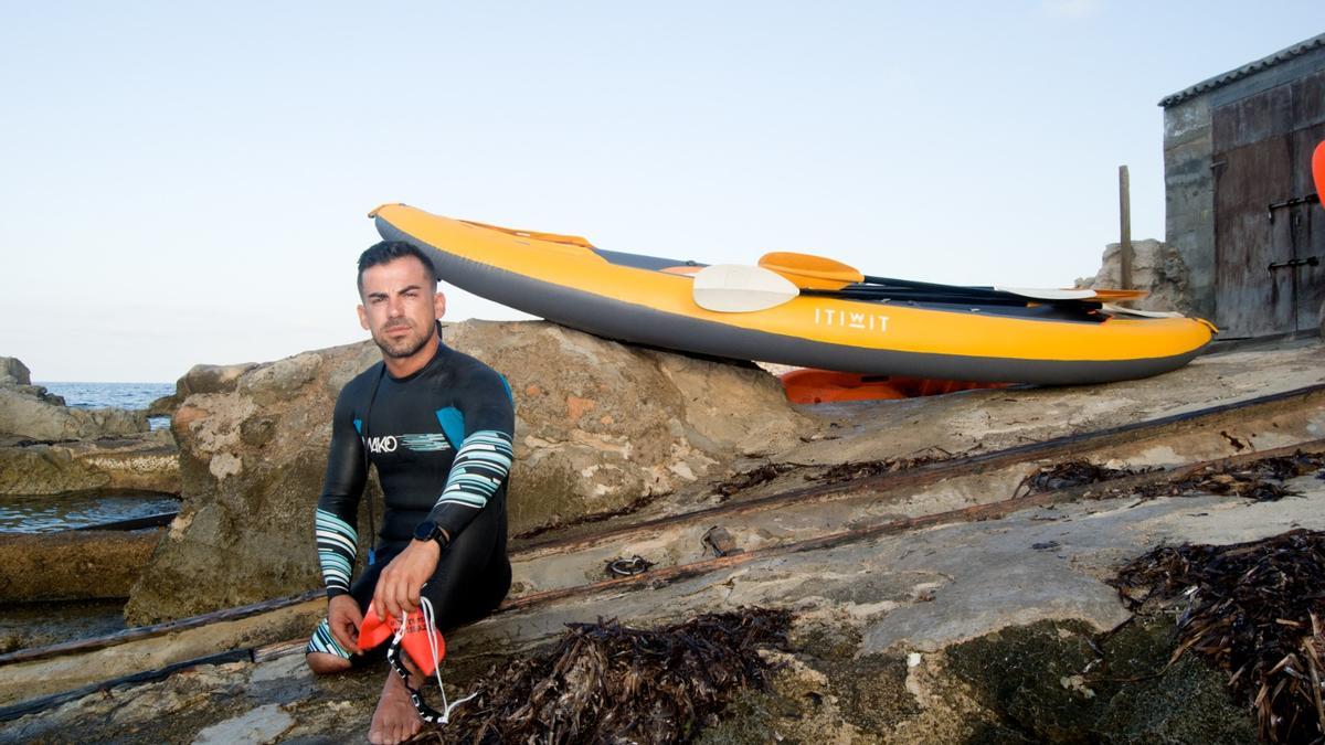 El paratriatleta Javier Vergara cumple con éxito su reto de 5km de natación por una causa benéfica